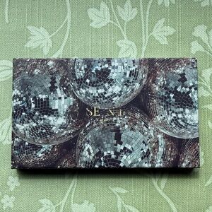 Seint Eyeshadow Palette — Metallic Silver Mirror Design